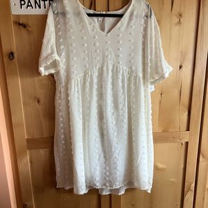 Women’s Zenana size Mecium cream colored dress